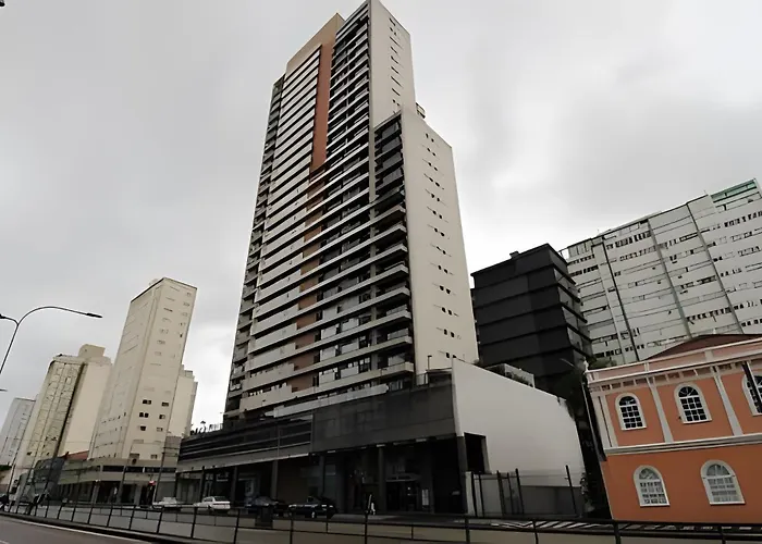 Prédio em frente ao shopping Estação